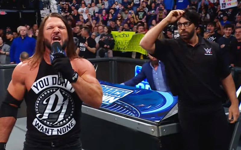 LA Knight Warns AJ Styles He Can’t Run Forever After 3/29 WWE SmackDown