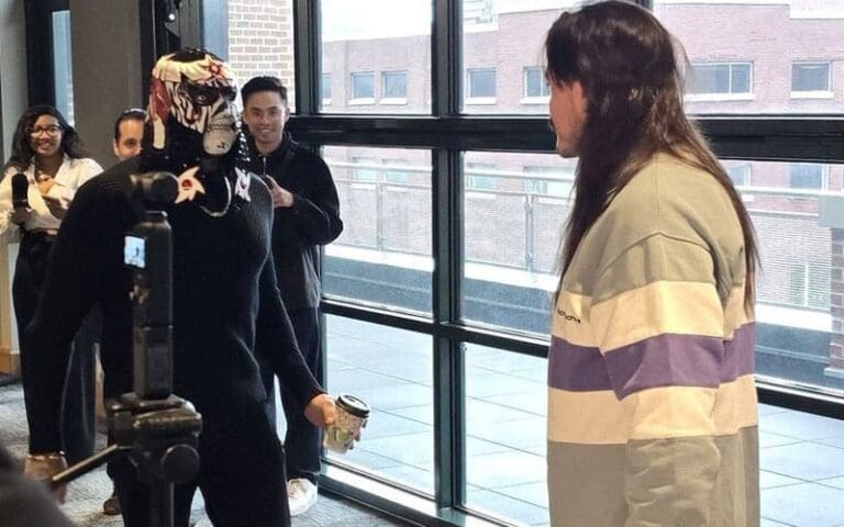 Penta and Dominik Mysterio Involved in Heated Confrontation at WWE Royal Rumble Media Day