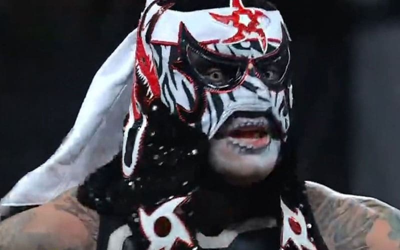 Vikingo Arrives To Help Penta Qualify For Money in the Bunk During 5/26 WWE RAW